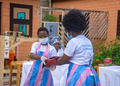 le spectacle « La Calebasse des Arts », porté par les apprenants du Club des Métiers d’Art et d’Artisanat du TogoDSC_5413
