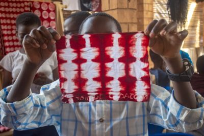 les enfants de l’ Association Trésors Universels au Club des Métiers d'Art et d'Artisanat du Togo _DSC_5175