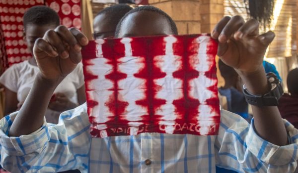 les enfants de l’ Association Trésors Universels au Club des Métiers d'Art et d'Artisanat du Togo _DSC_5175